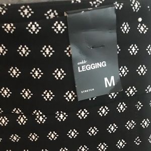 Black and white print ankle pant